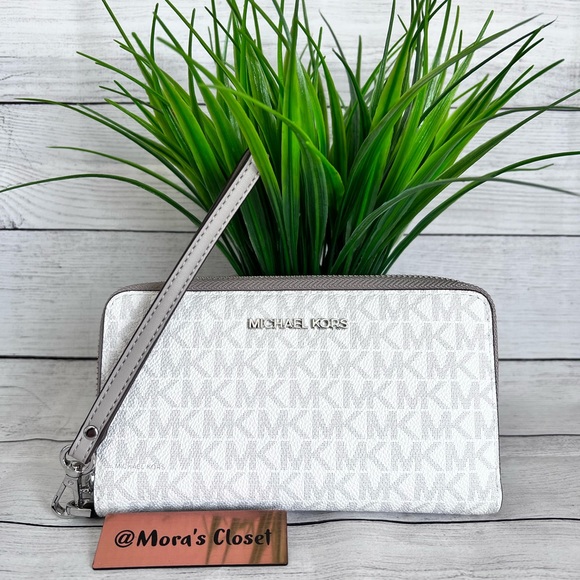 Michael Kors Wallet - Picture 1 of 9